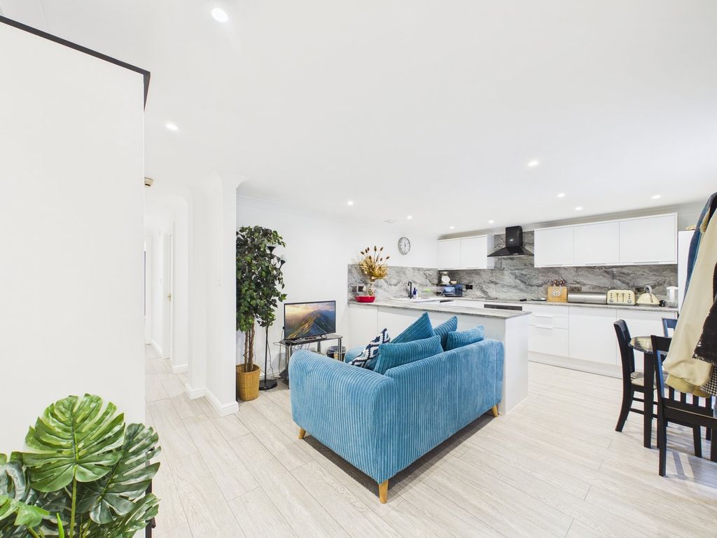 Property photo 2 of 23