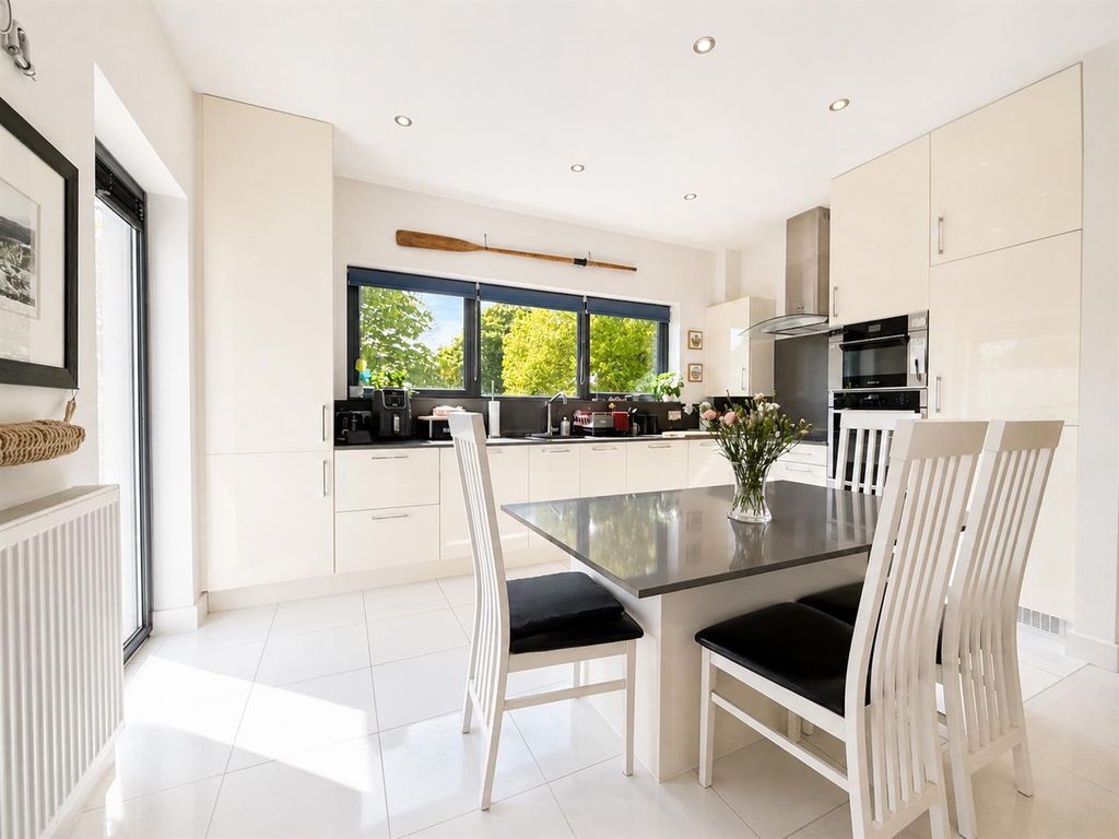 Additional image 6 of 2 bed flat for saleSt. Marys Drive, Brixham TQ5