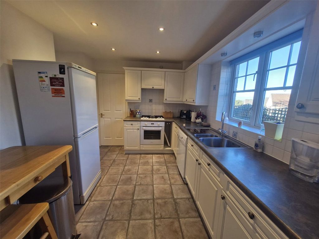 Property photo 2 of 13 Picture No. 16