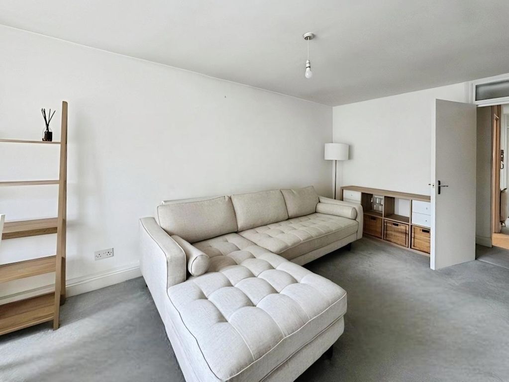Property photo 3 of 7 Pbox-Img.Jpg