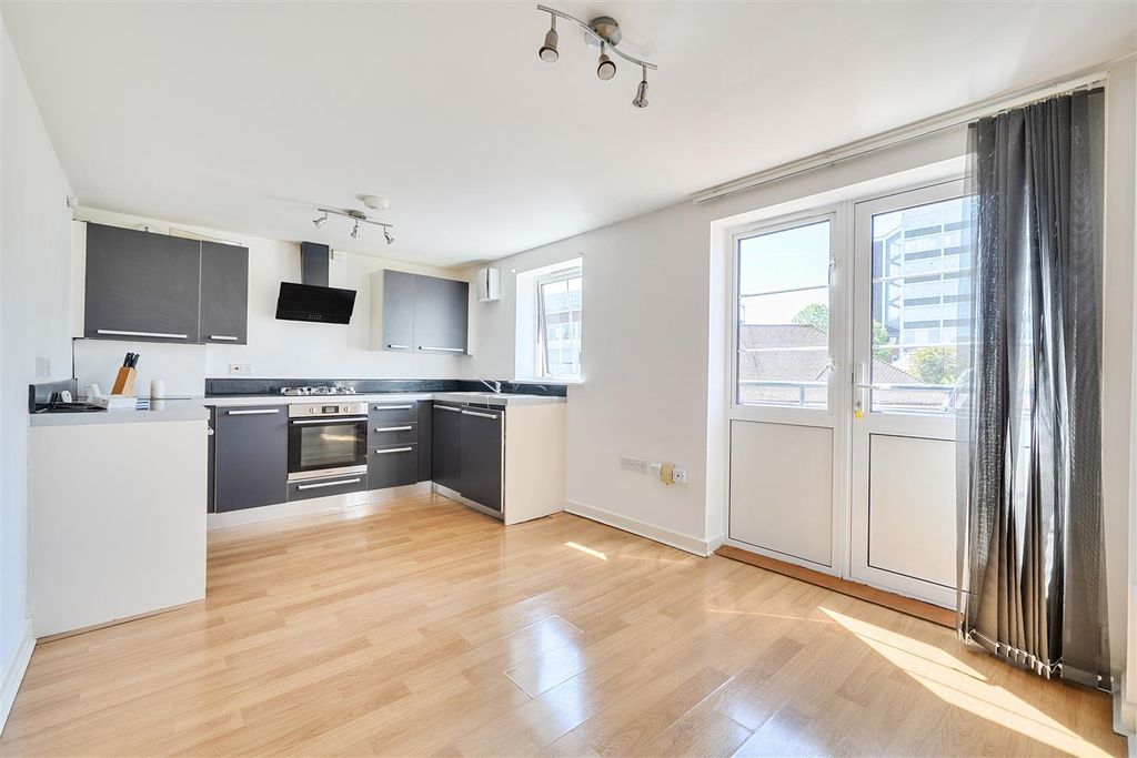 Property photo 2 of 10 1-6A108287d1B4B-1467596-8-6A0Ffde501590-1.Jpg