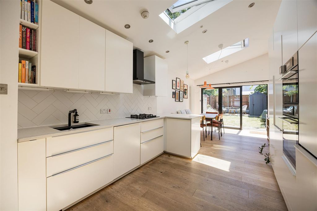 Property photo 3 of 38 Stewart Road, E15