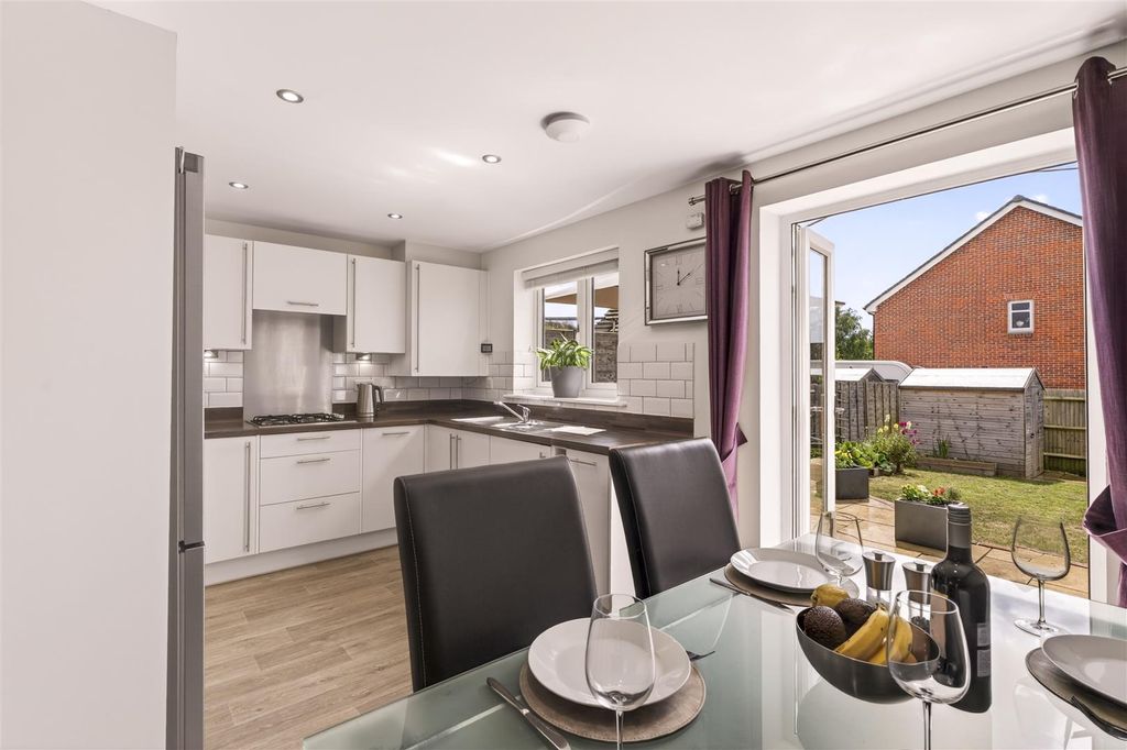 Property photo 3 of 42 For Sale By Aspire Residential | Cherwell Road
