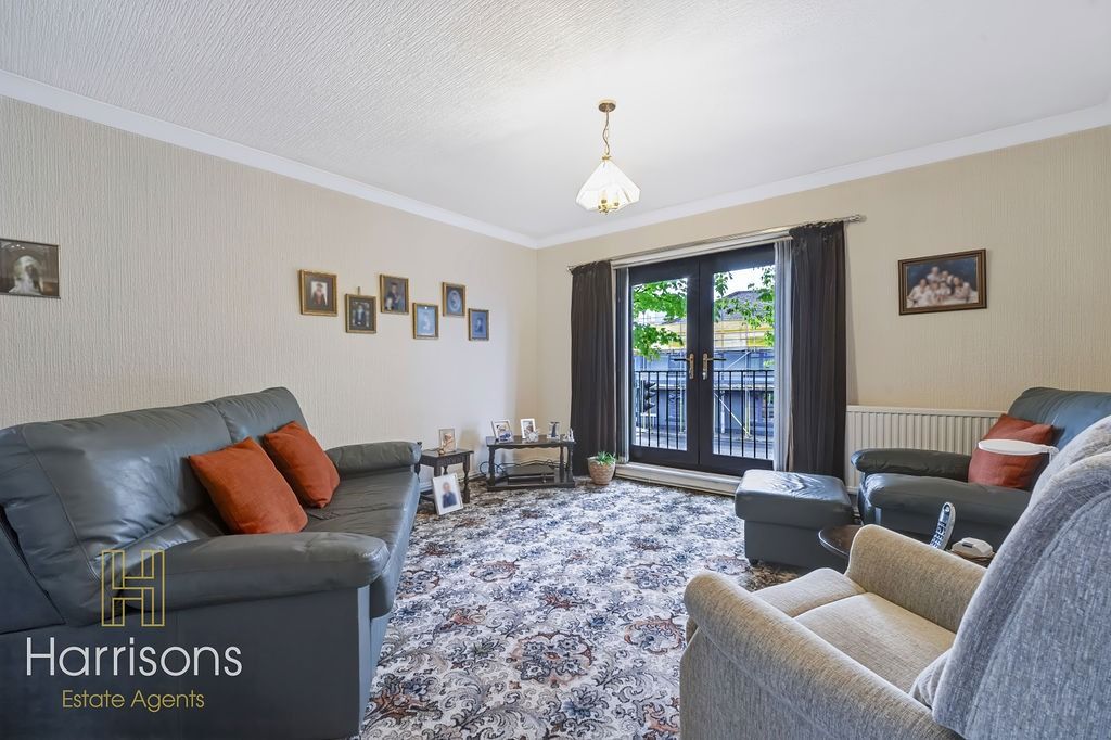Property photo 2 of 21 5246345