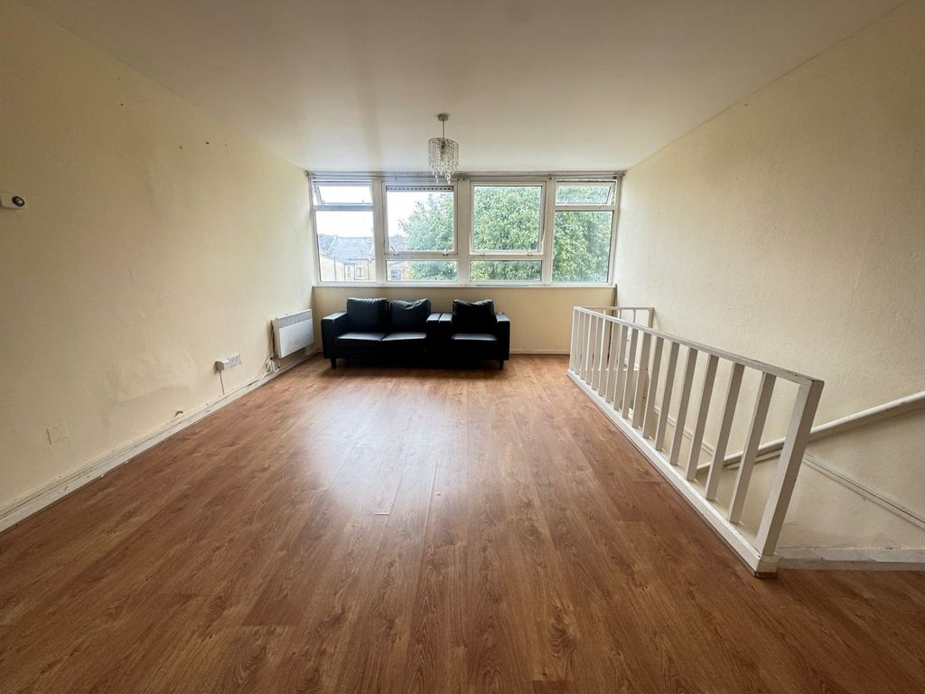 Property photo 2 of 11 Gallery