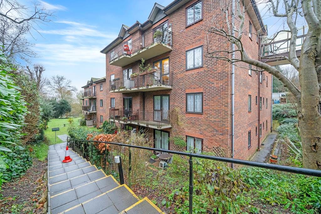 Property photo 1 of 15 12-617E81897 - Hgll - Ns - 17 Rosetta Court Se19 2