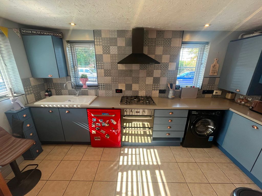 Property photo 3 of 21