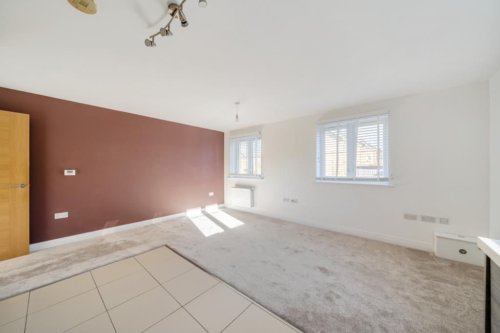 Property photo 3 of 18 Living Room