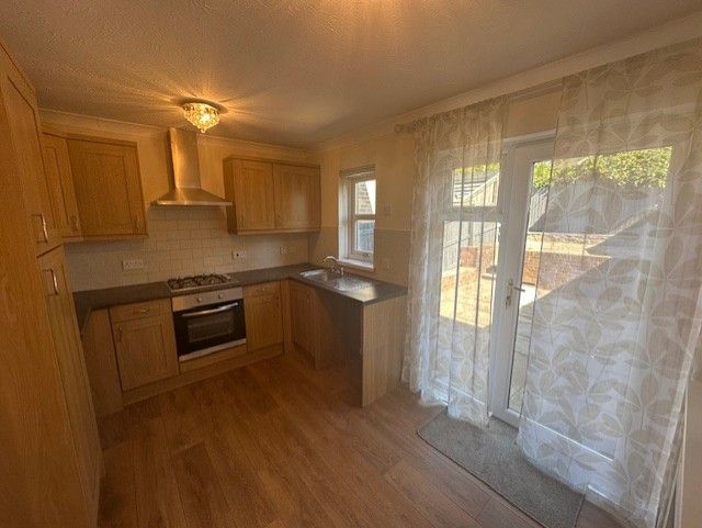 Property photo 3 of 8 Kitchen