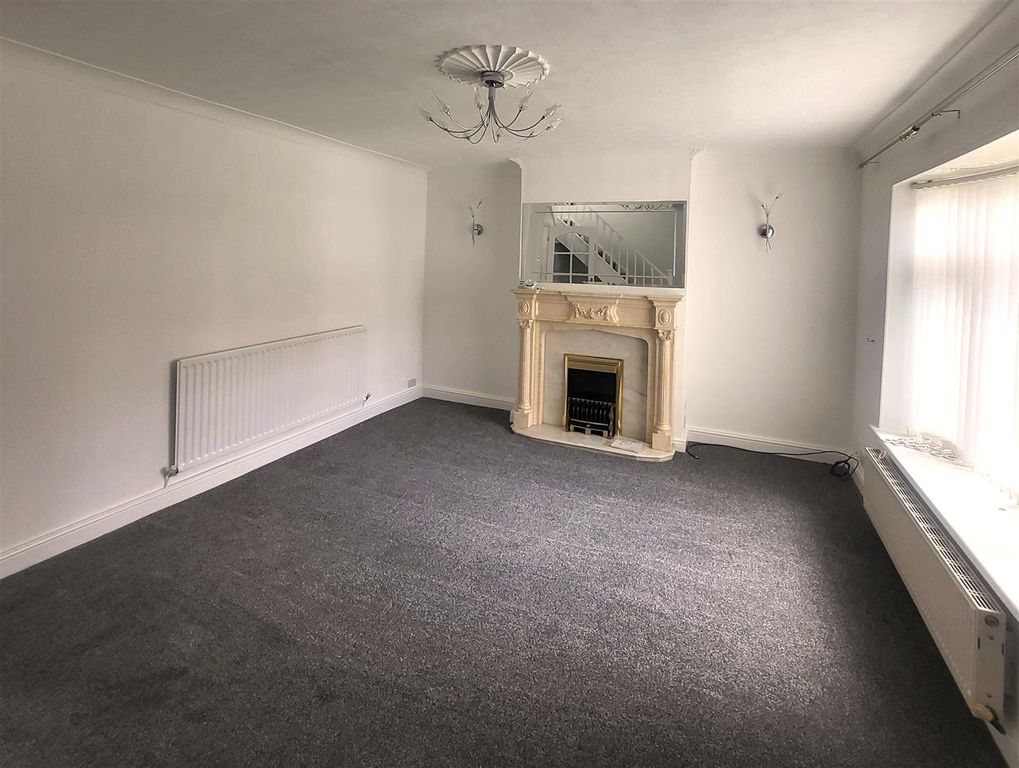 Property photo 2 of 9 34 School Lounge.Jpg