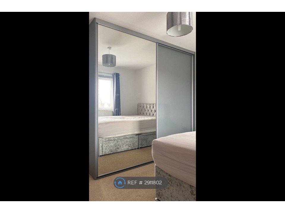 Property photo 2 of 6 Bed Room-2 - Fully Fitted Slides Wardrobe
