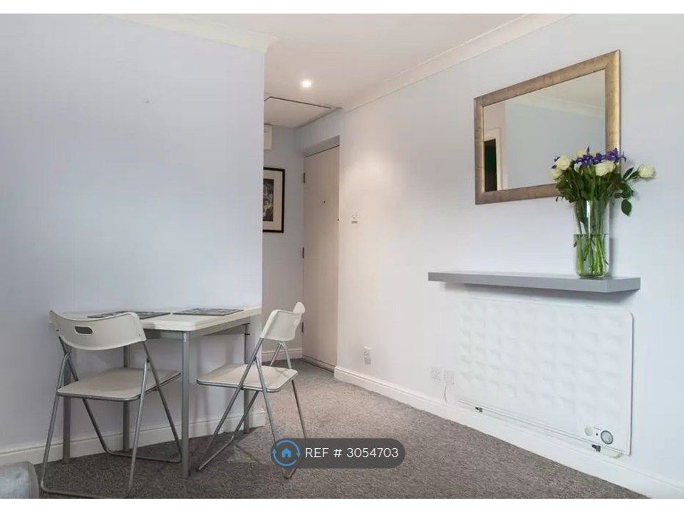 Property photo 3 of 9 Bright And Airy