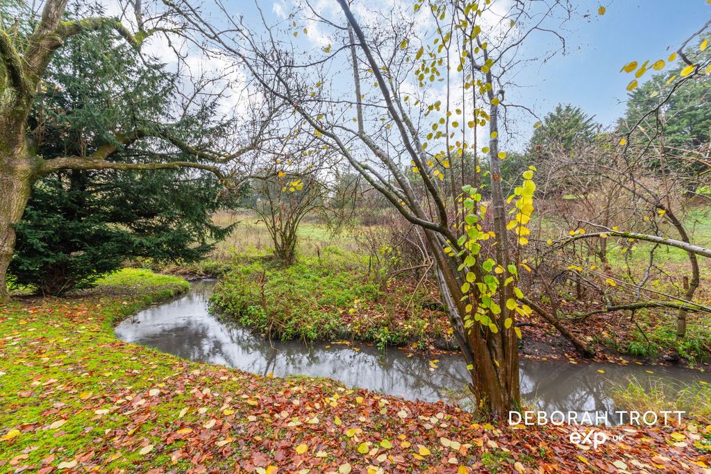 Property photo 3 of 27