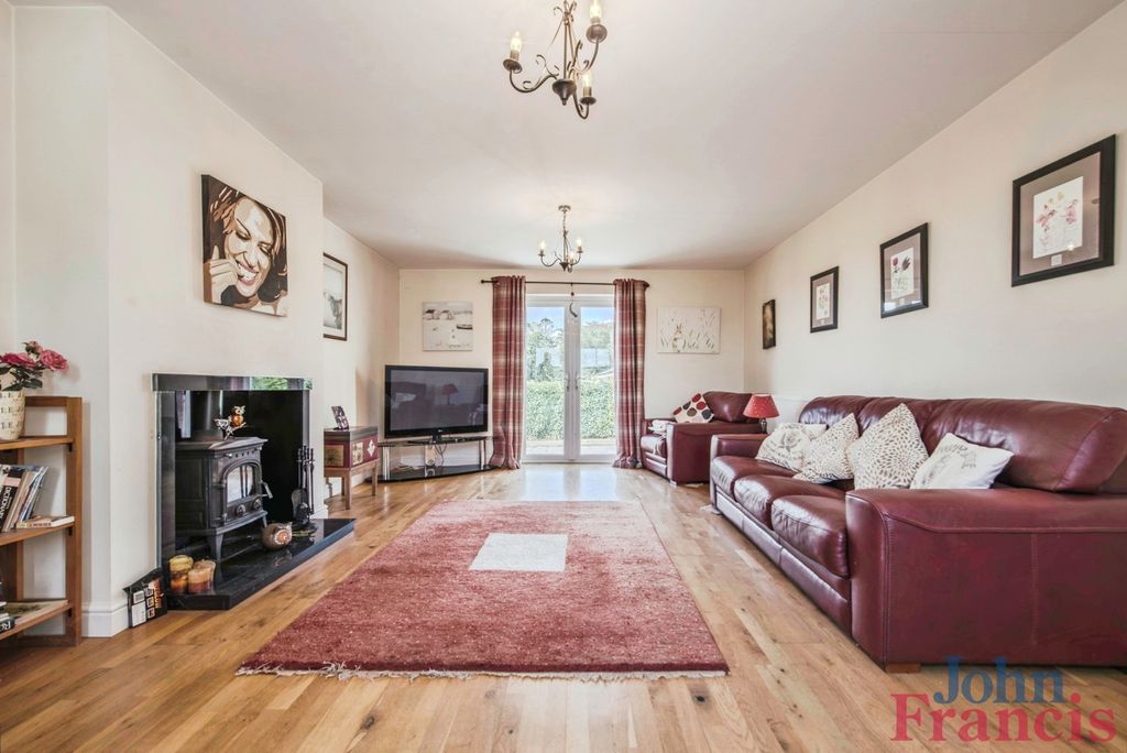 Property photo 2 of 28 Pbox-Img.Jpg
