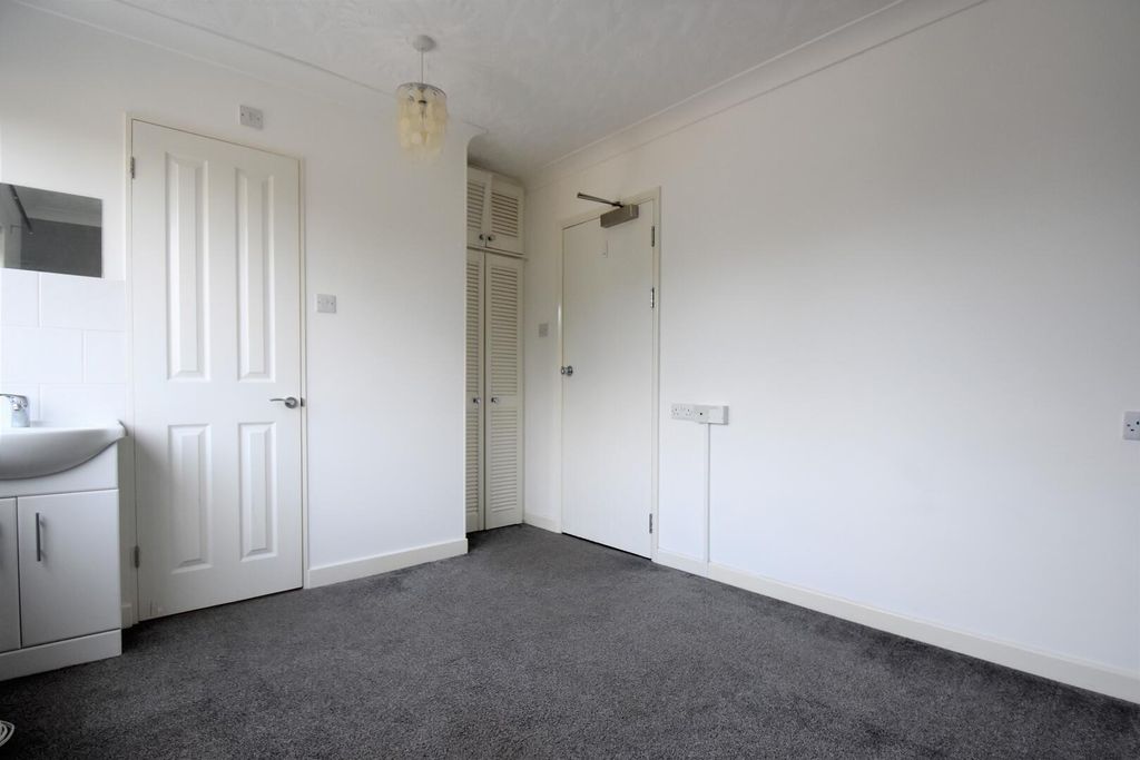 Property photo 3 of 6 Bedroom
