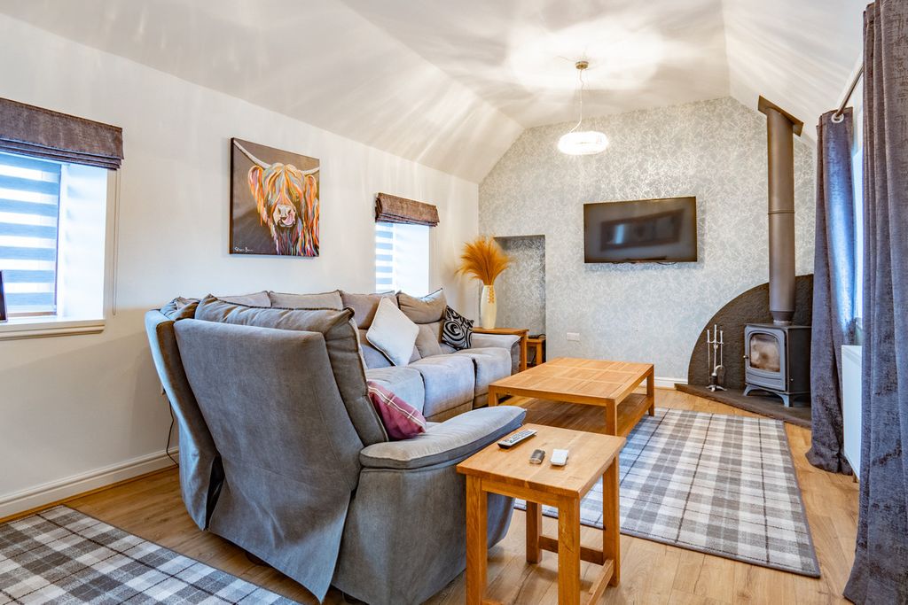 Property photo 3 of 33