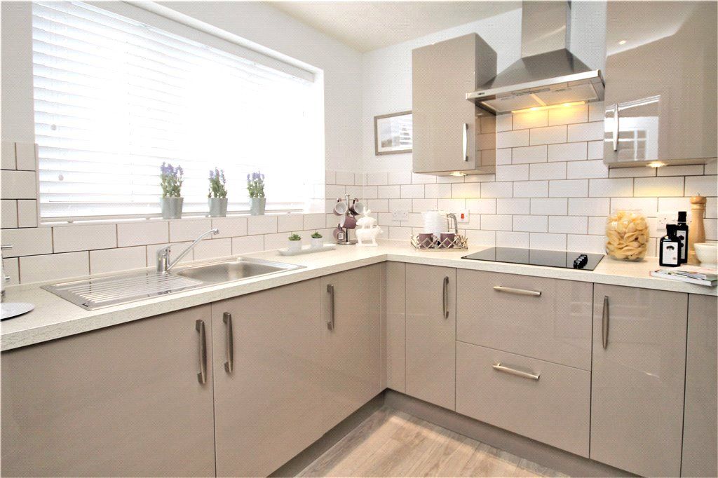 Property photo 3 of 16 Kitchen