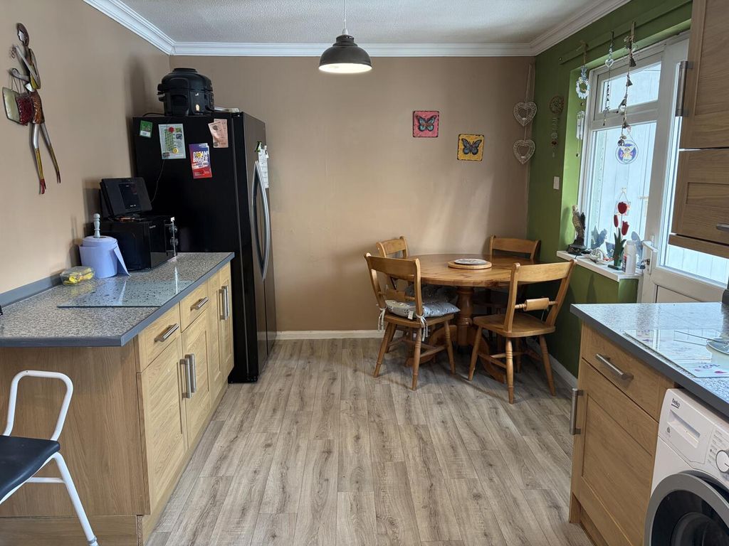 Property photo 2 of 19 Kitchen