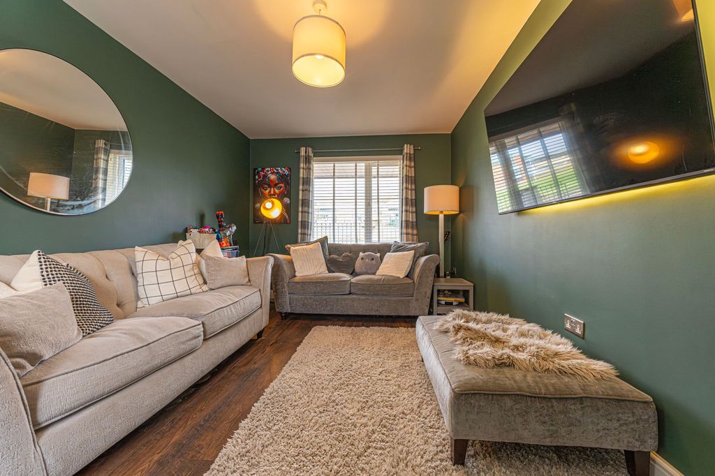 Property photo 3 of 32