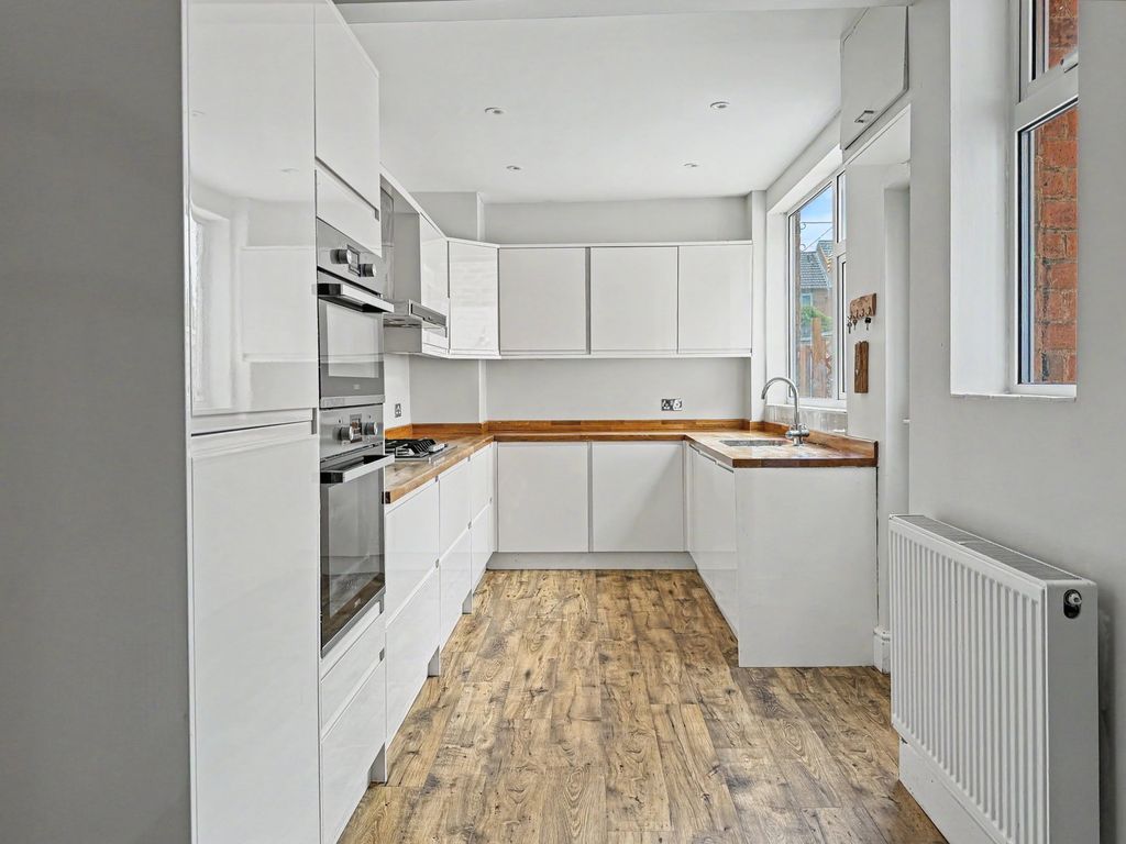 Property photo 2 of 33