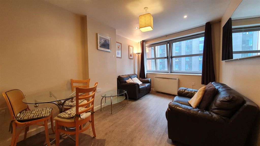 Property photo 2 of 25