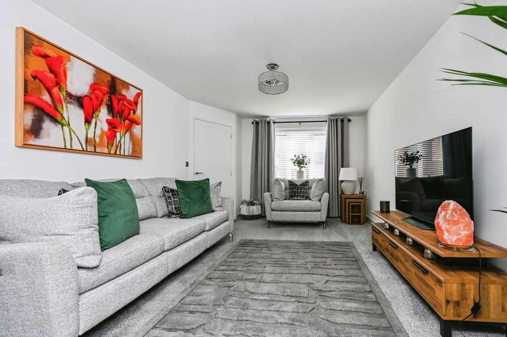 Property photo 2 of 20 Pbox-Img.Jpg