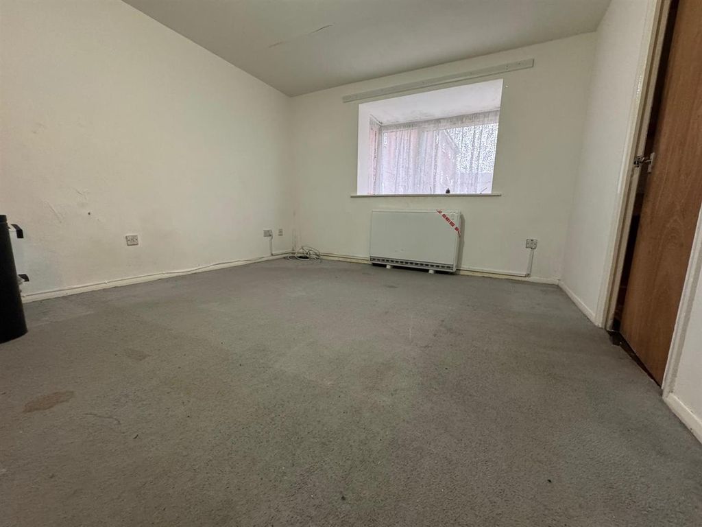 Property photo 2 of 6 02