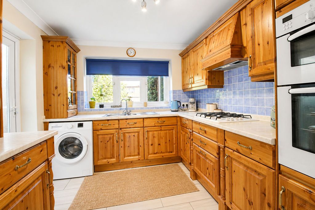 Property photo 3 of 13 Photo 11
