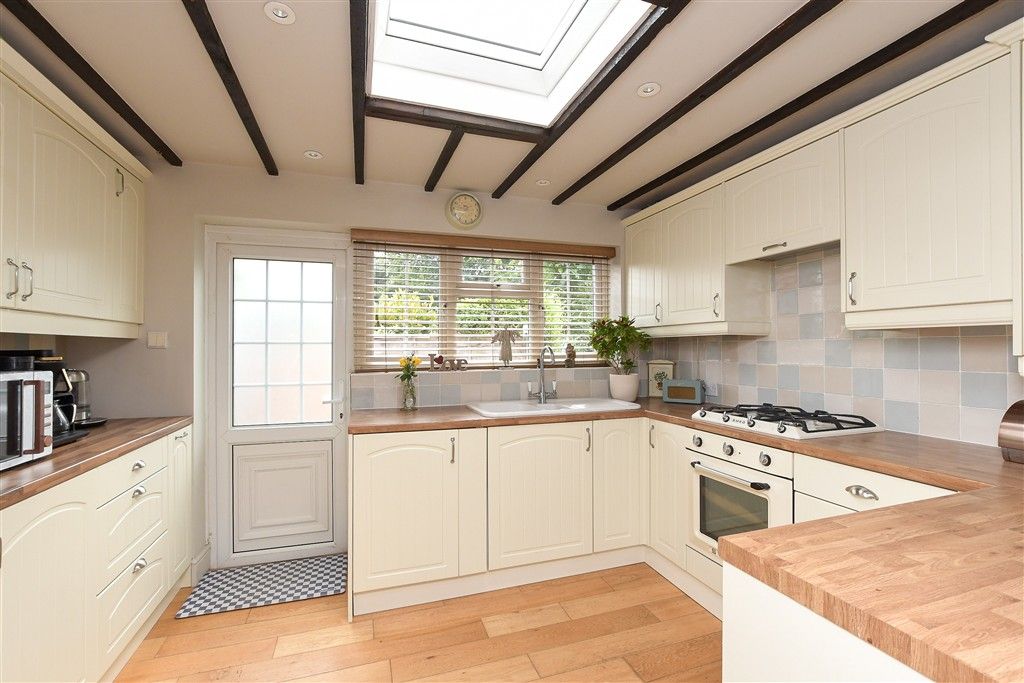Property photo 3 of 18 Kitchen