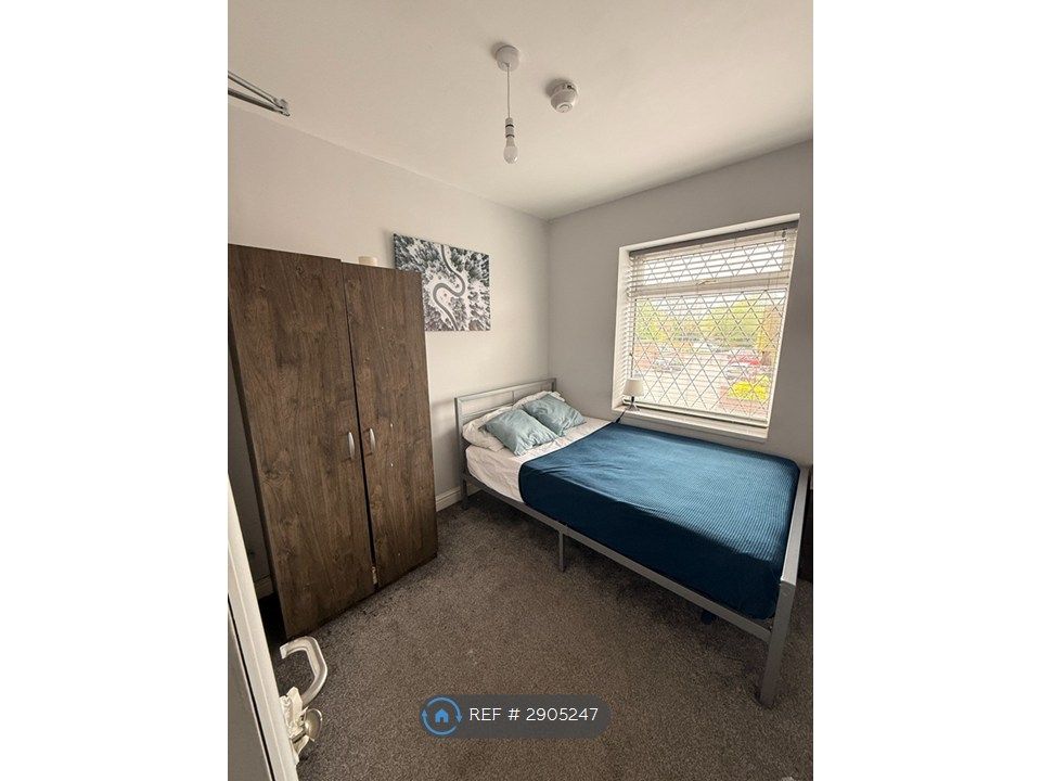 Property photo 1 of 8 Room 2