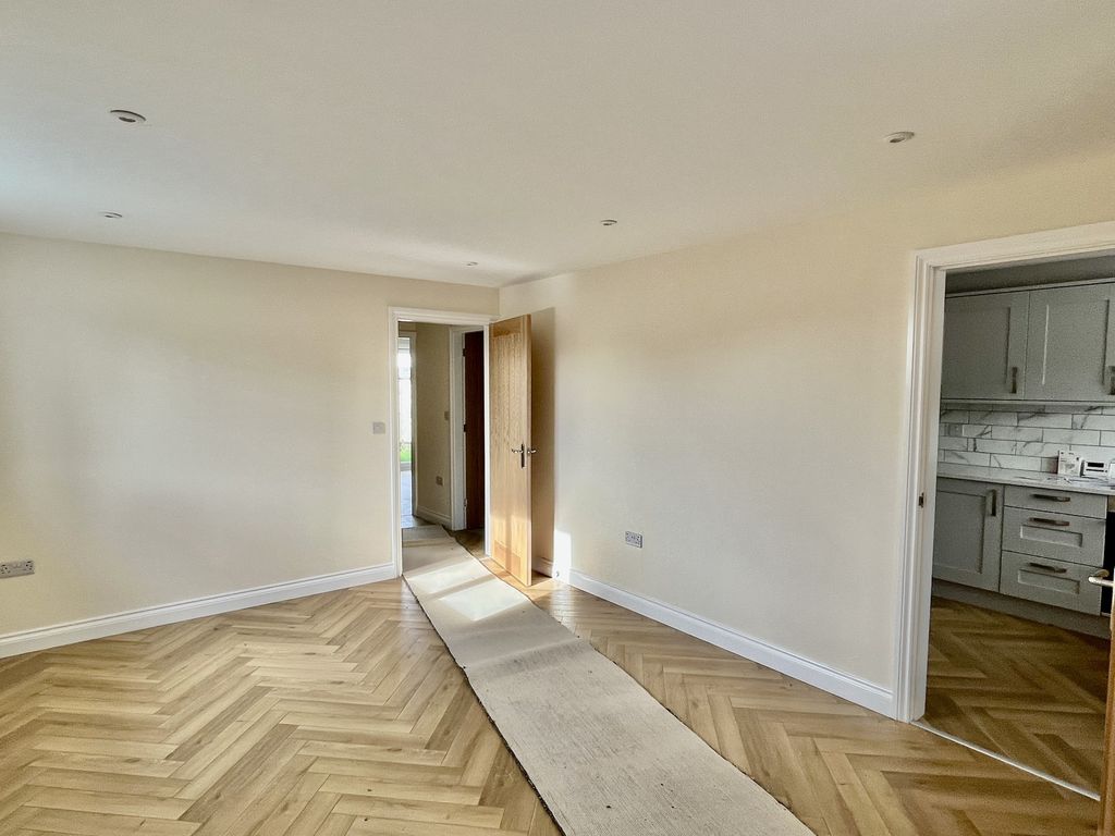 Property photo 3 of 26