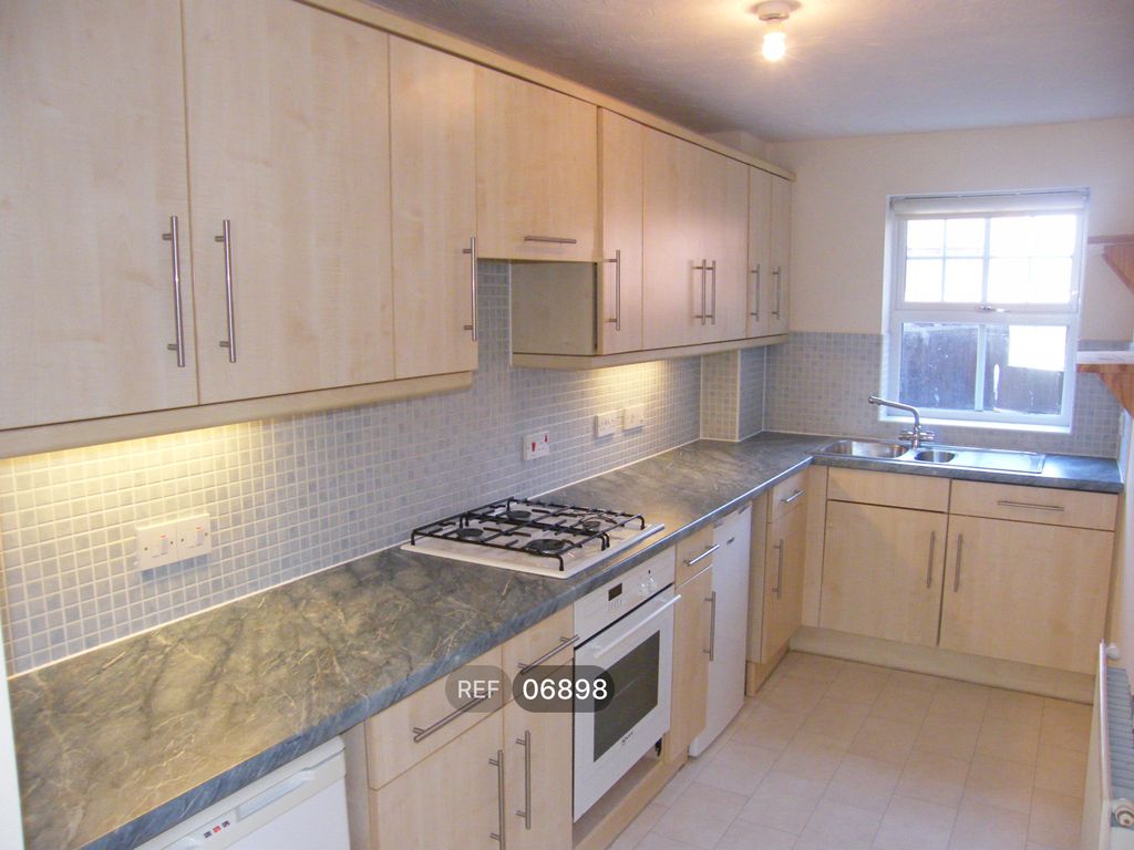 Property photo 2 of 11 Kitchen