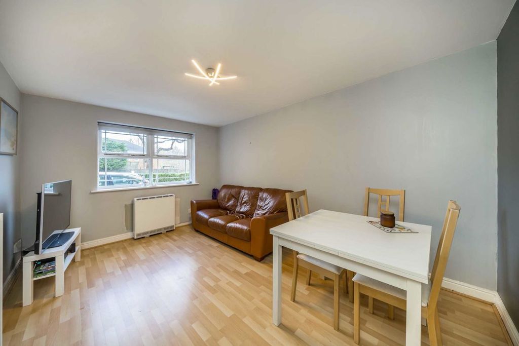 Property photo 3 of 4