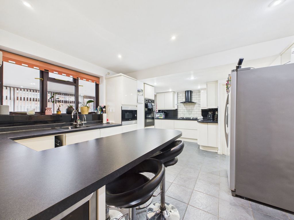 Property photo 2 of 35