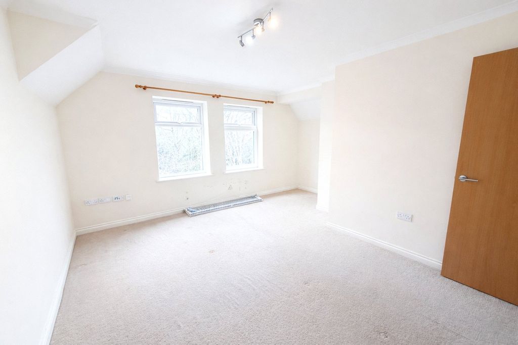Property photo 3 of 6