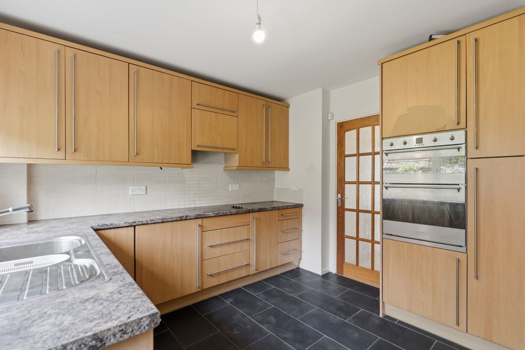 Property photo 3 of 44