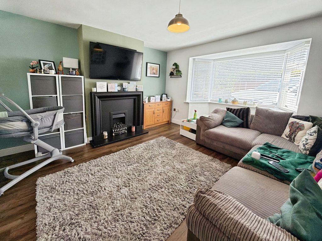 Property photo 2 of 19 Lounge