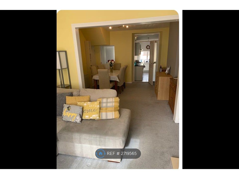 Property photo 2 of 18 Living Room