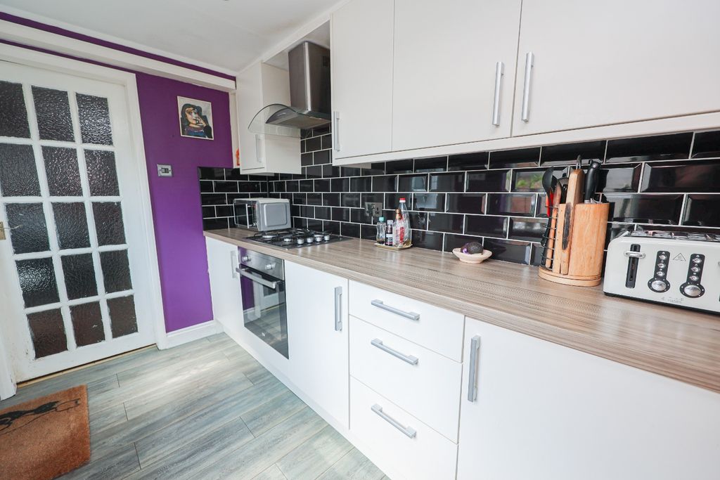 Property photo 3 of 17 4362813
