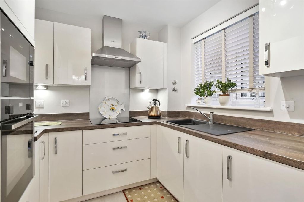Property photo 3 of 10 01-0B431d04-B903-4E8E-B9Bb-Daaefa8B7c9Bp3330045-Me