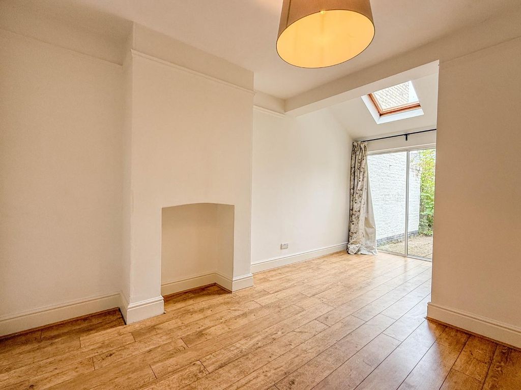 Property photo 2 of 12 20251002_112427839_0.0.Jpg