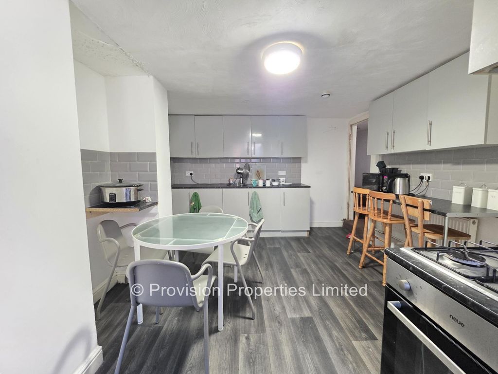 Property photo 2 of 9 Photo