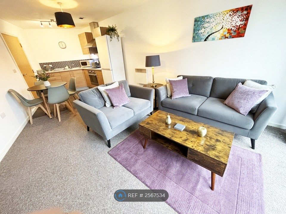 Property photo 3 of 12 Lounge 2
