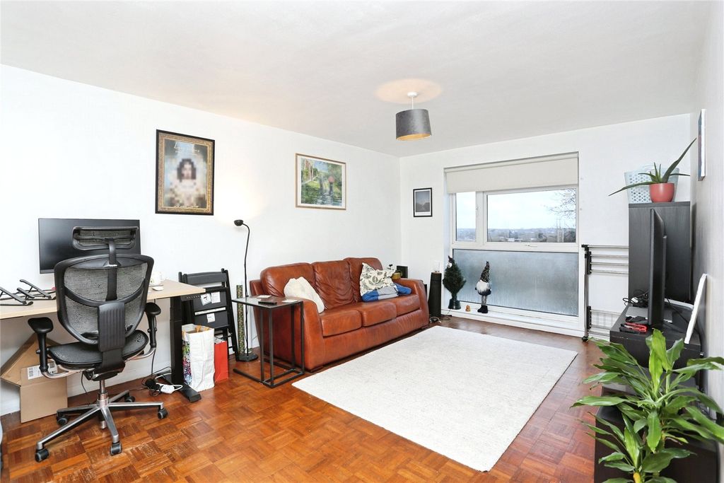 Property photo 2 of 29 Picture No. 37