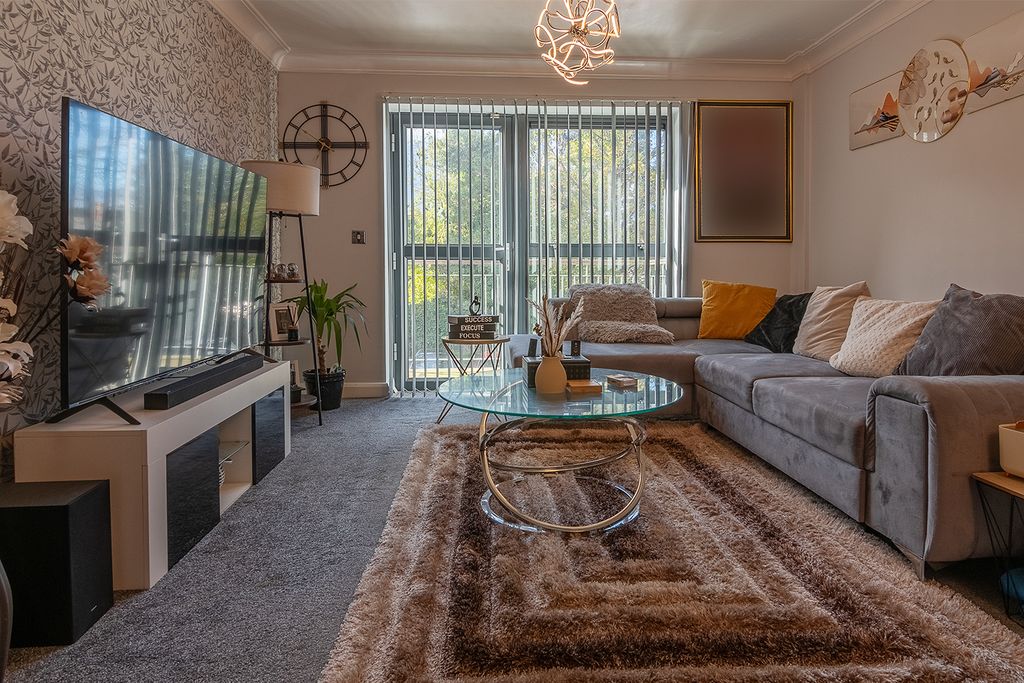 Property photo 2 of 28