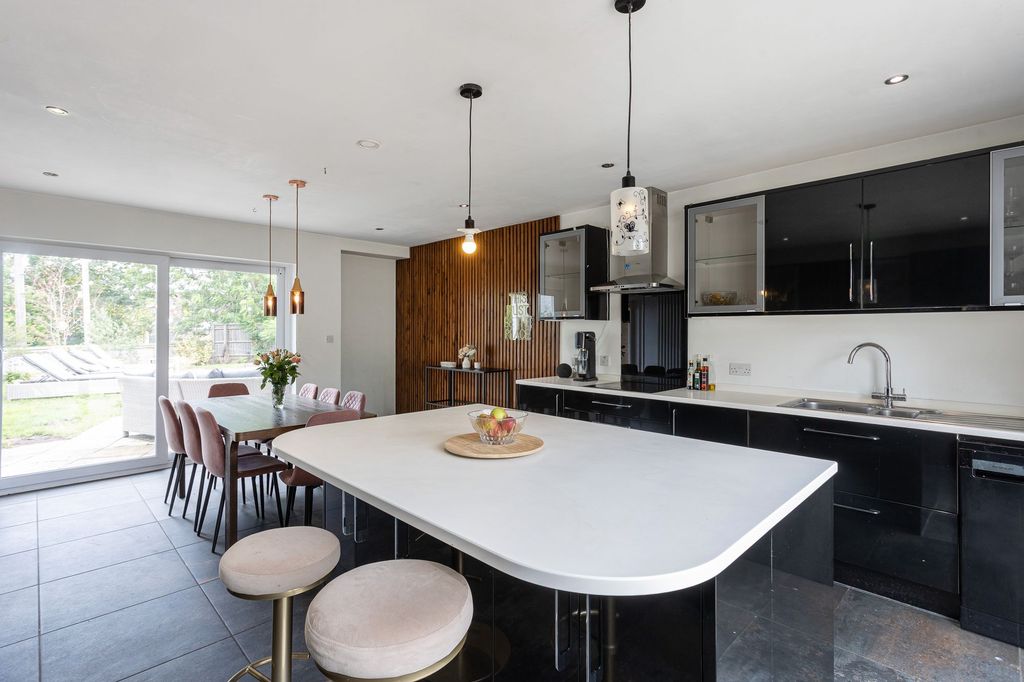 Property photo 3 of 23 Kitchen