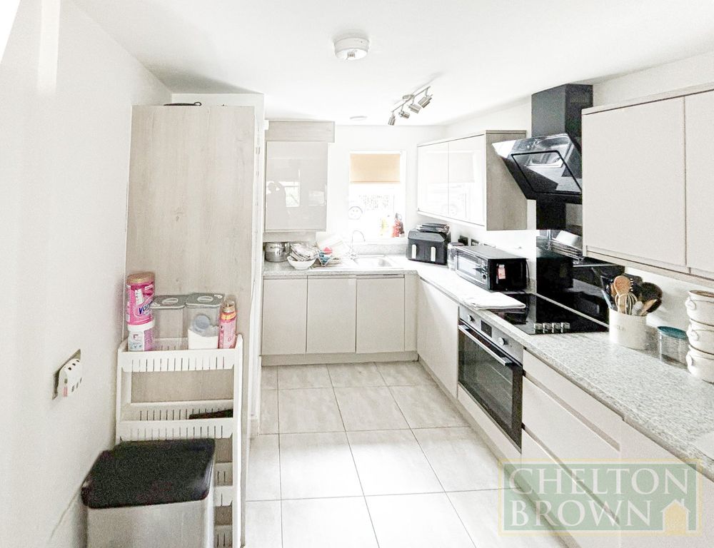 Property photo 3 of 8 Kitchen