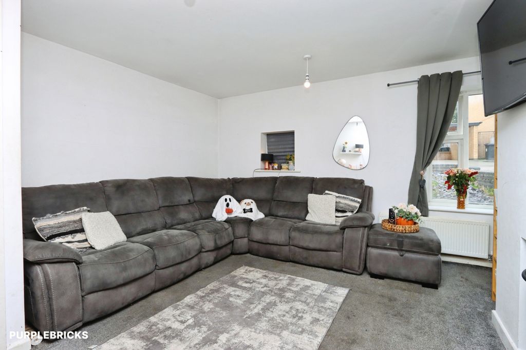 Property photo 2 of 23