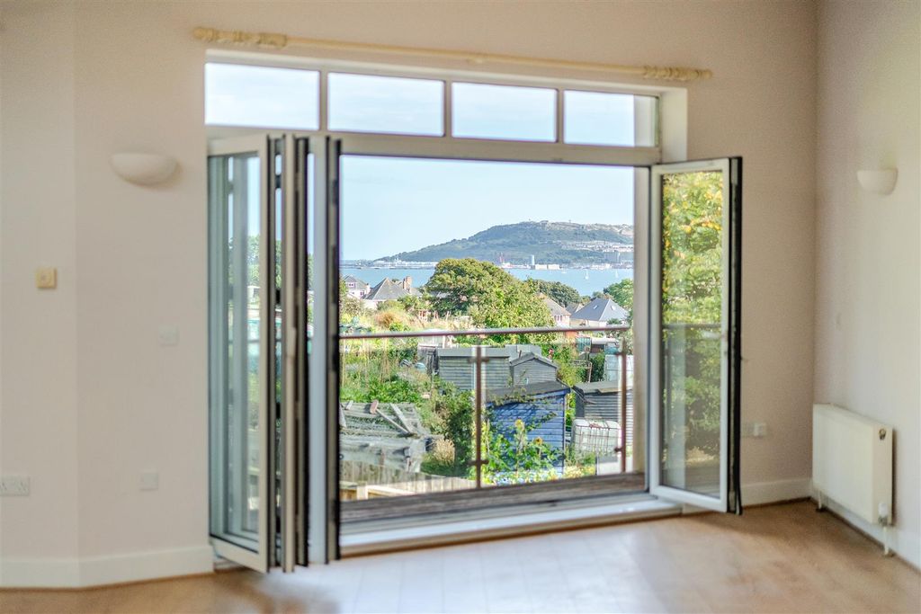 Property photo 2 of 22 Doors To The View Of Portland