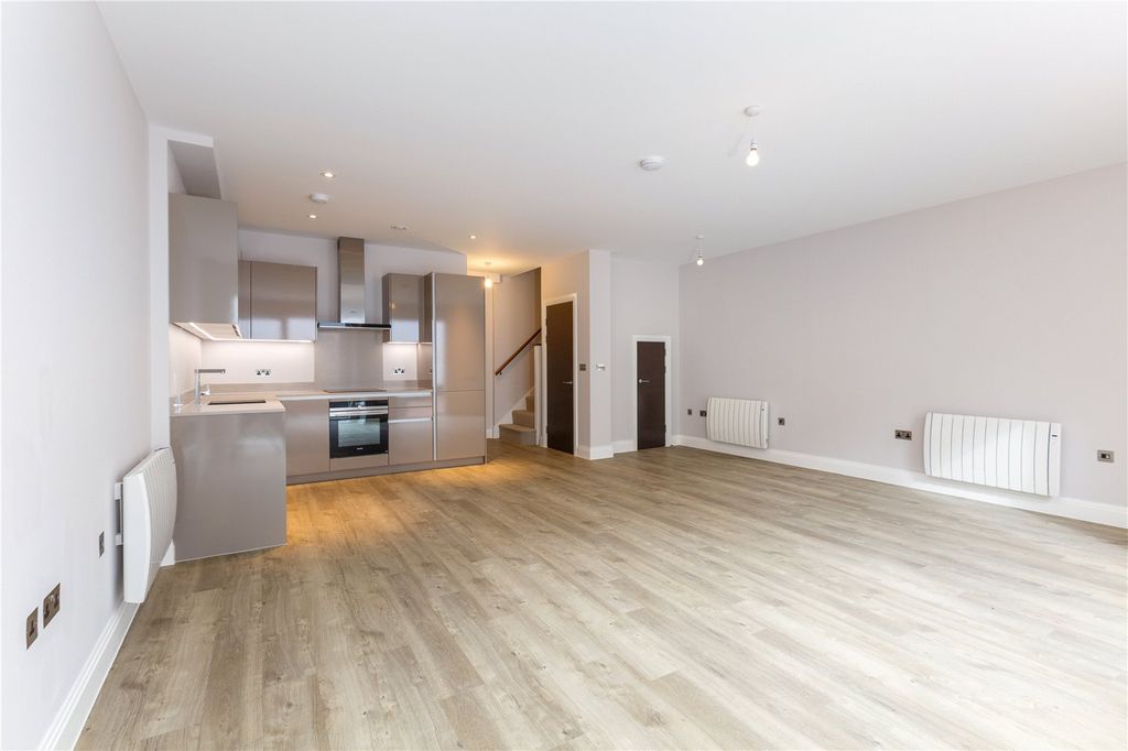 Property photo 2 of 10 Kitchen/Reception